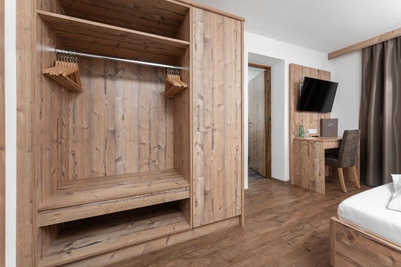 Apartment with Mountain View image 3