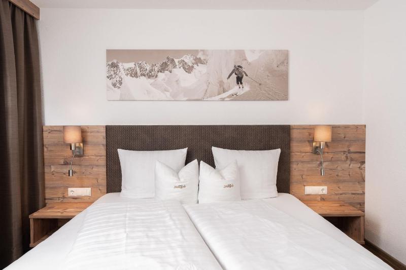 Triple Room with Balcony image 1