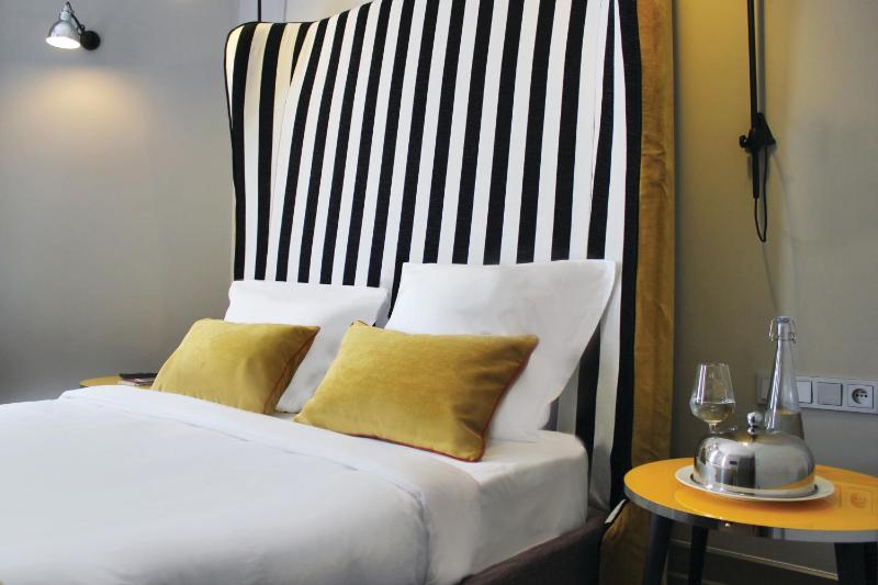 Classic Double Room image 2