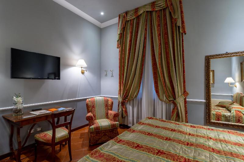 Double Room image 3