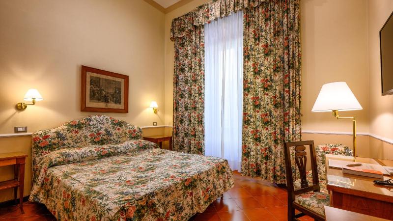 Double Room image 4