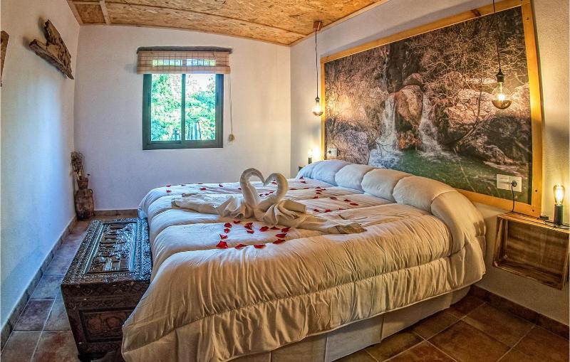 Two-Bedroom Holiday Home image 4