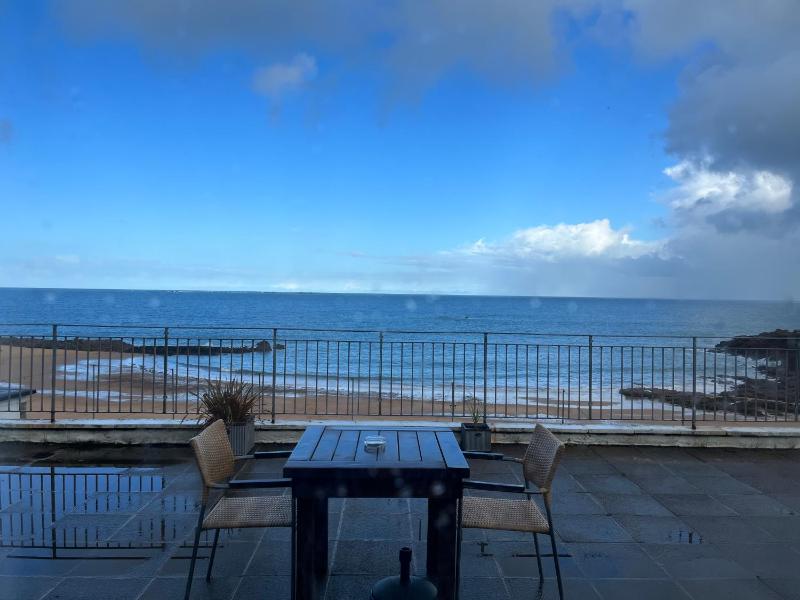 Double Room with Sea View image 2