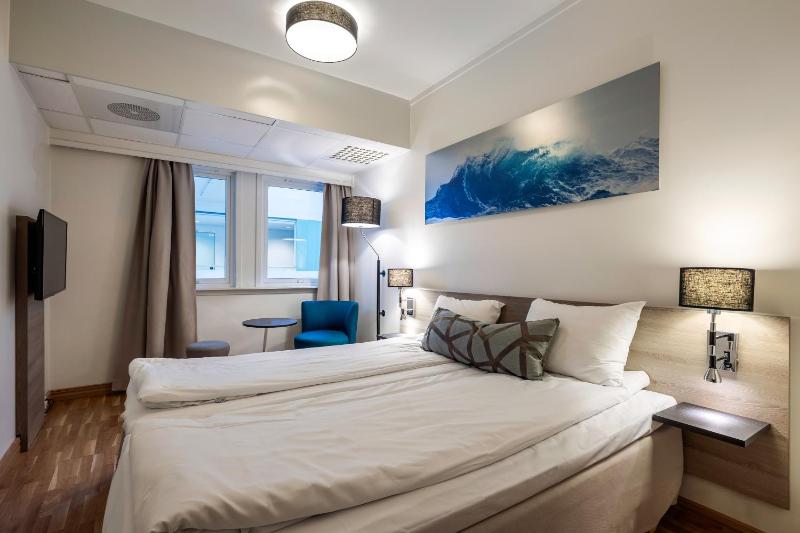 Compact Double Room- No view image 1