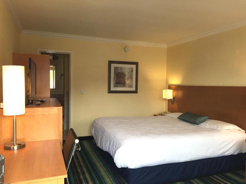 King Room - Non-Smoking image 1