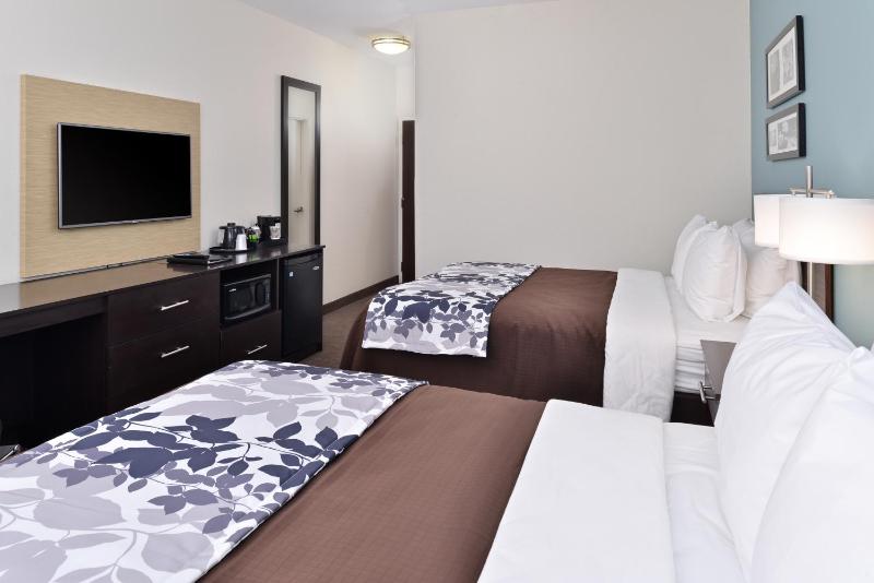 Queen Room with Two Queen Beds - Non-Smoking image 2