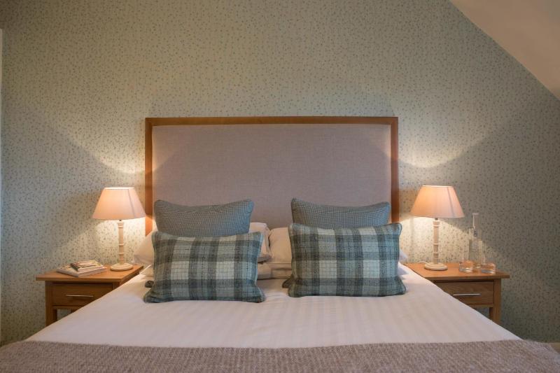 Small Double Room image 4