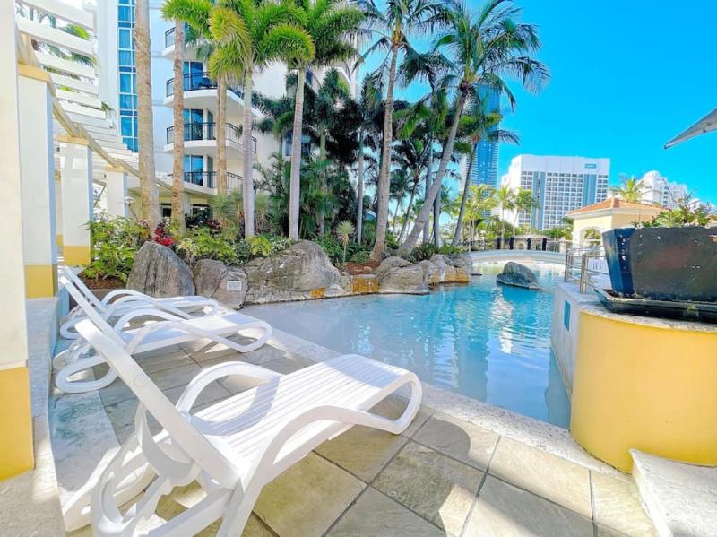 Prime Location 2BD Serviced Apt at Surfers Paradise - image 8
