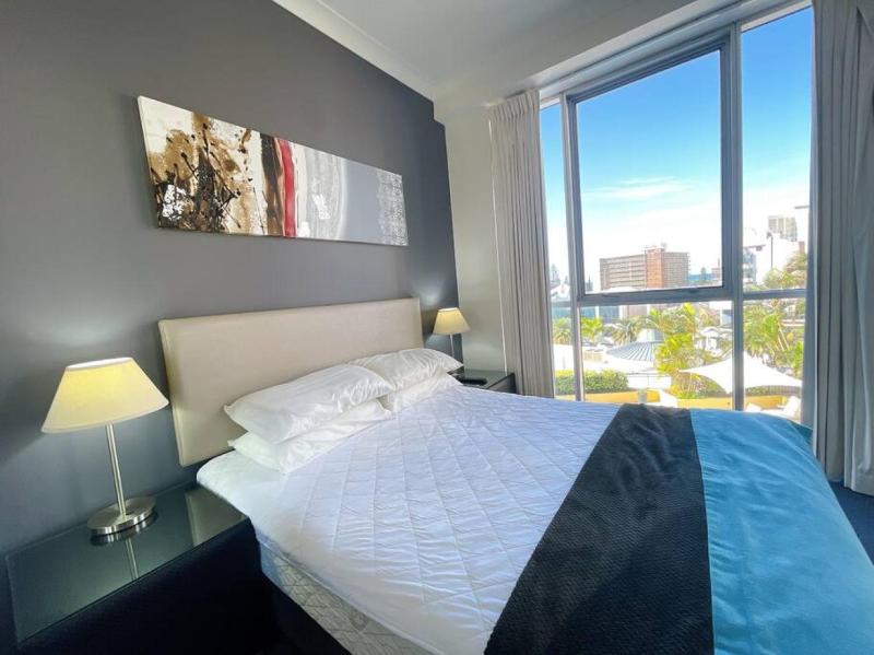 Prime Location 2BD Serviced Apt at Surfers Paradise - image 10