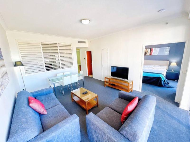 Prime Location 2BD Serviced Apt at Surfers Paradise - image 6