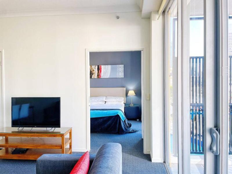 Prime Location 2BD Serviced Apt at Surfers Paradise - image 5