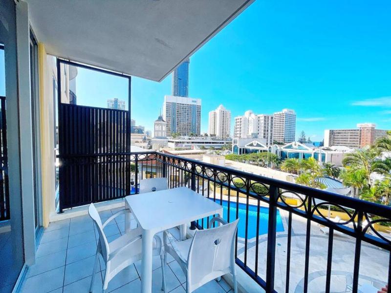 Prime Location 2BD Serviced Apt at Surfers Paradise - image 7