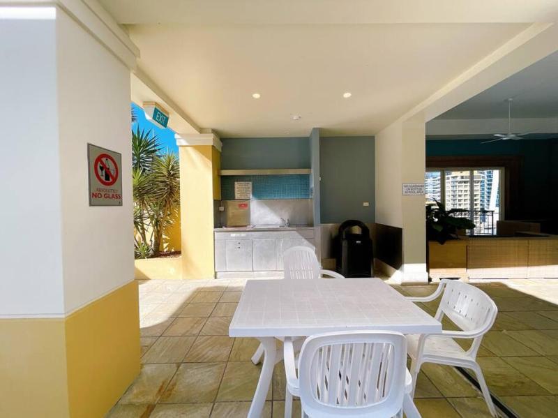 Prime Location 2BD Serviced Apt at Surfers Paradise - image 13