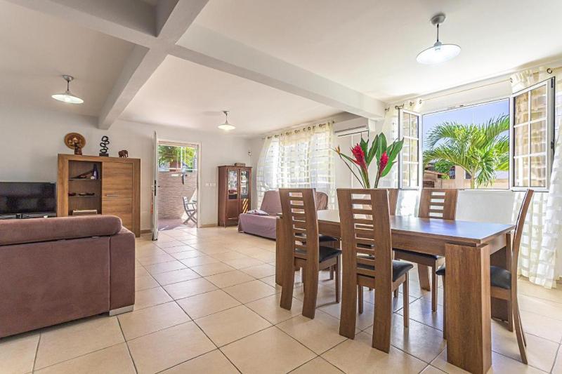 Appartement charmant à Le Moule avec piscine partagée - image 2