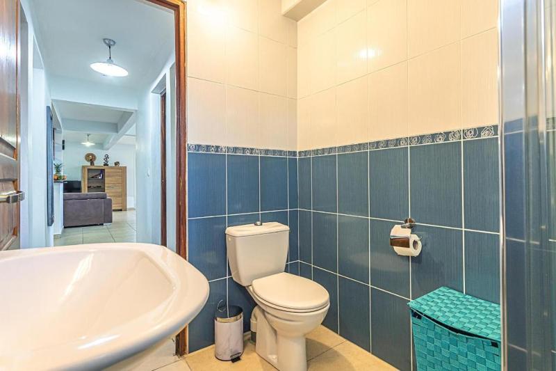 Appartement charmant à Le Moule avec piscine partagée - image 4