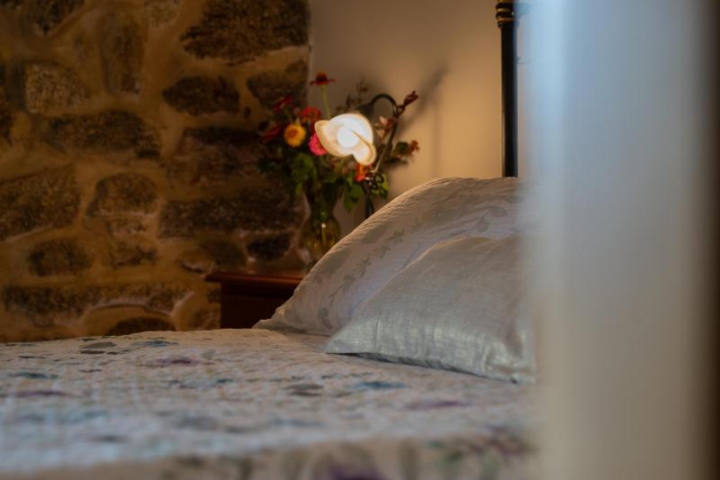 Double Room with Balcony image 4
