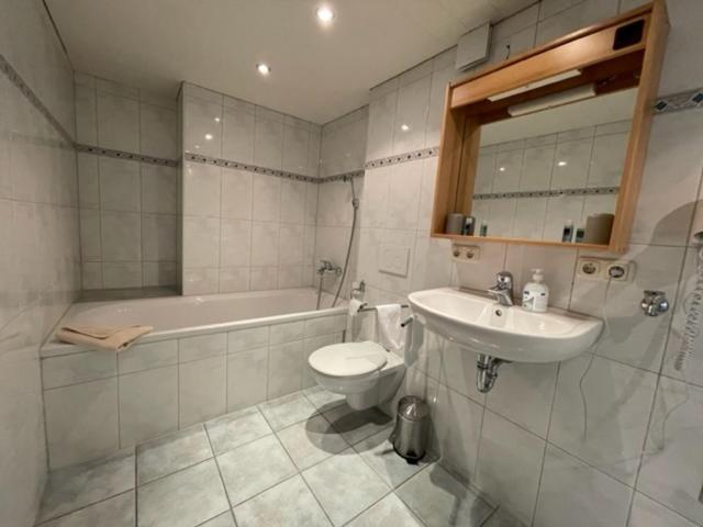 Double Room image 4