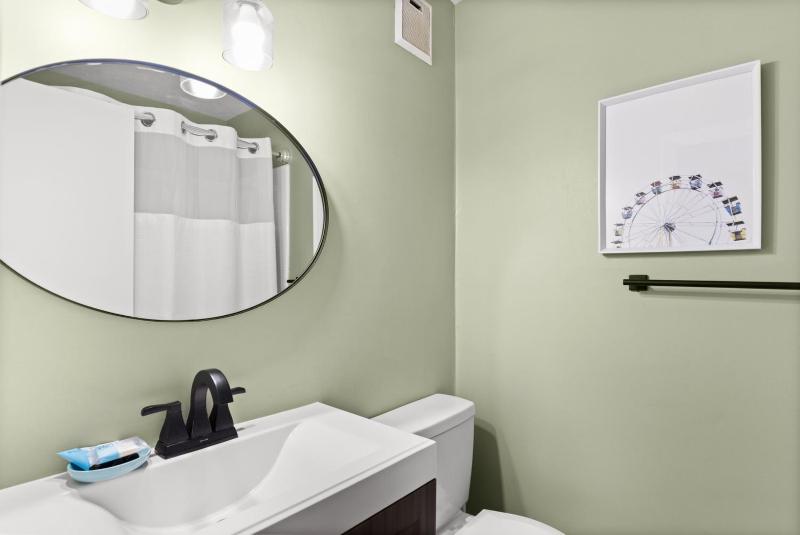 Queen Room image 4