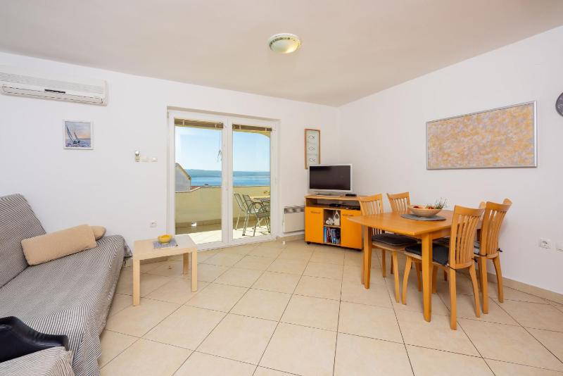 One-Bedroom Apartment image 1
