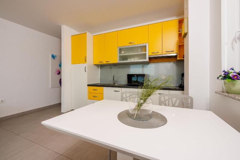 Apartments Petak Novi - image 3