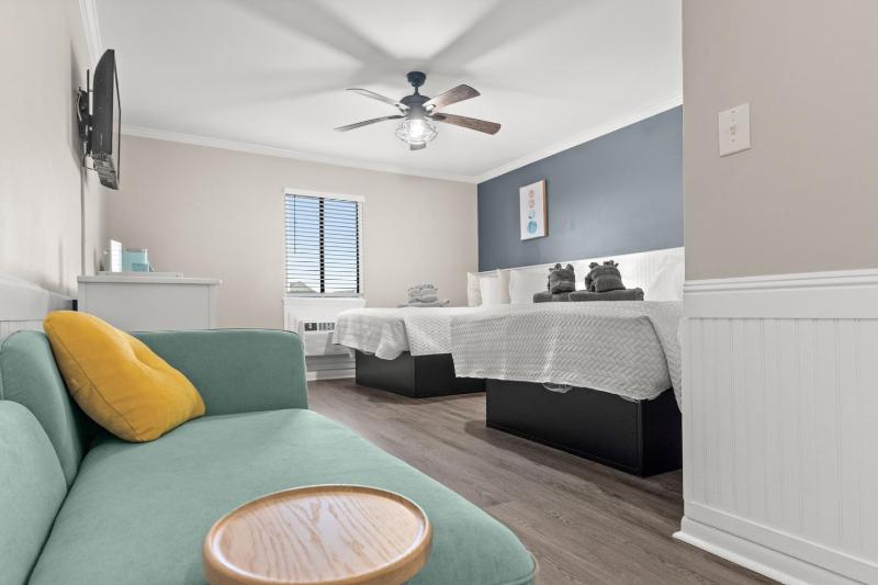 Standard Quadruple Room image 2