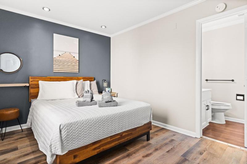 Dry Dock Inn - image 6