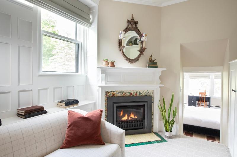 Superior King Room image 4