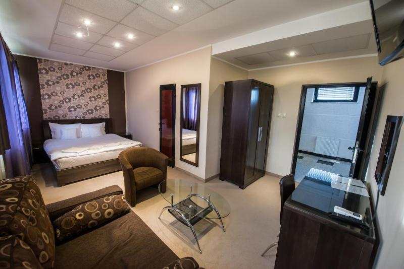 Twin Room image 2