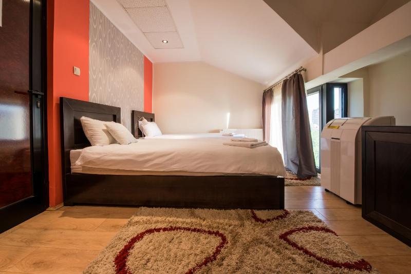Twin Room image 1