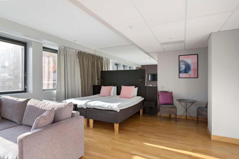 Family Room with One Double Bed and Sofa Bed - Disability Access image 3