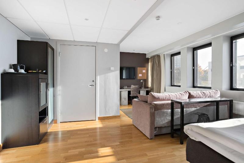 Family Room with One Double Bed and Sofa Bed - Disability Access image 4