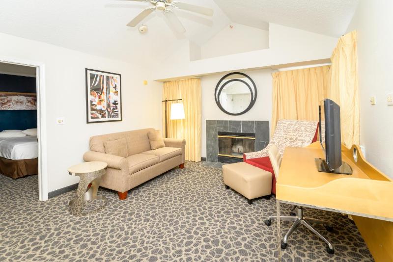 Deluxe Double or Twin Room image 2