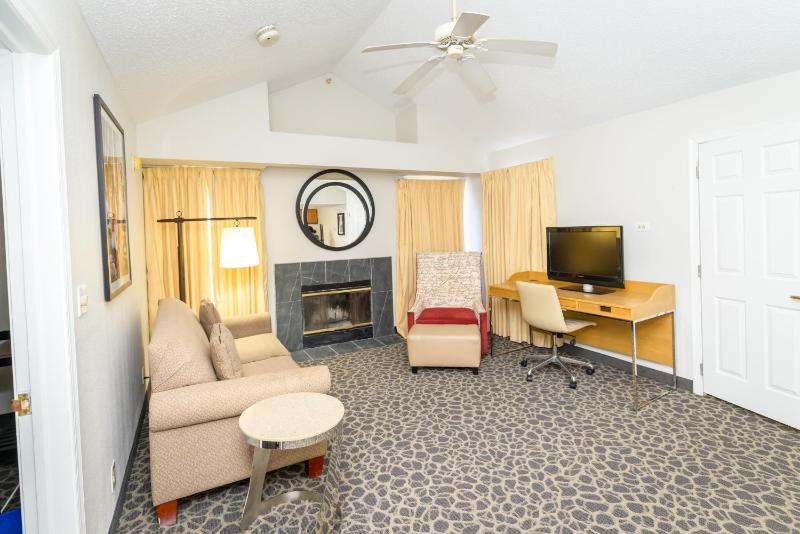 Queen Room - Disability Access image 4