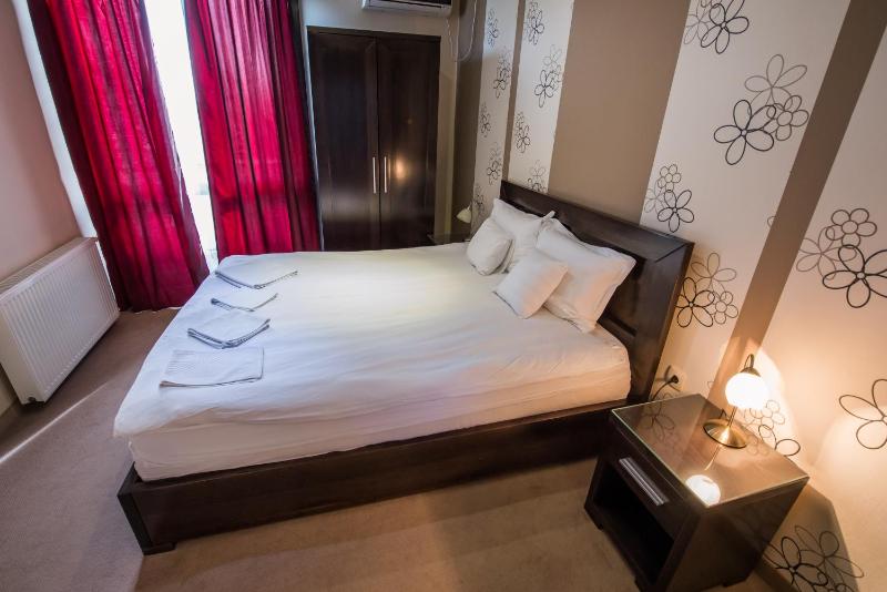 Double Room image 3