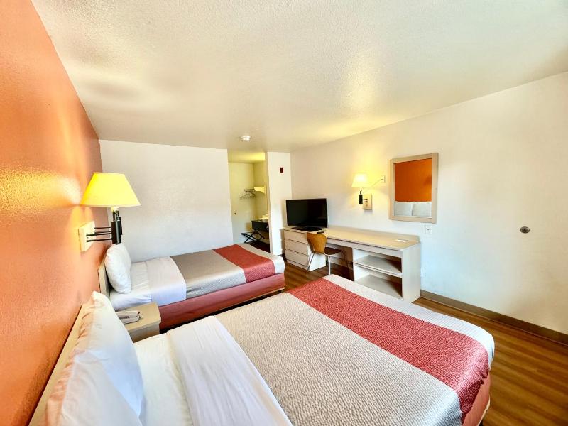 Quadruple Room - Disability Access image 1