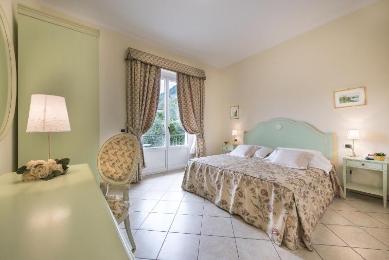 Double Room with Terrace and Garden View image 3