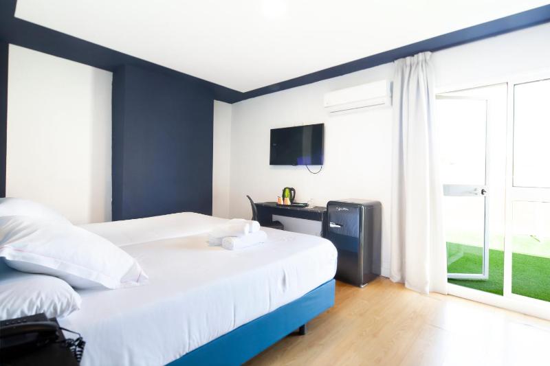 Superior Double or Twin Room with City View image 3