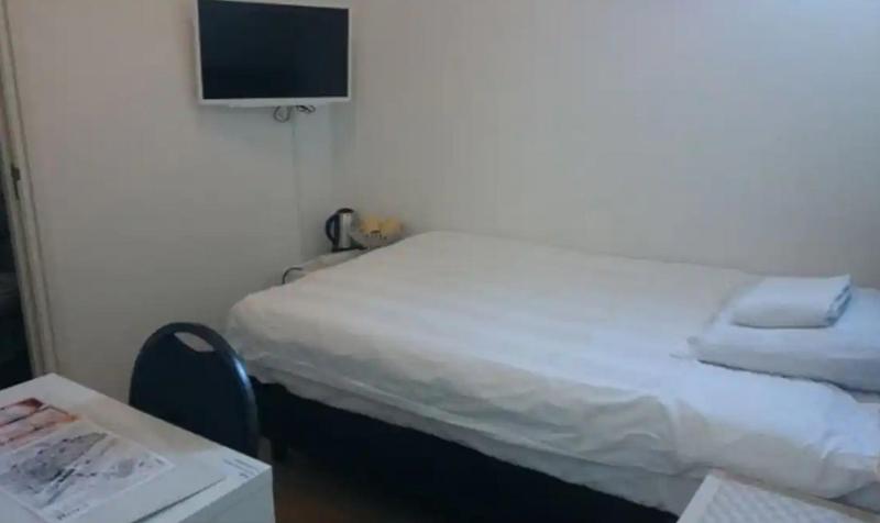 Small Double Room image 4