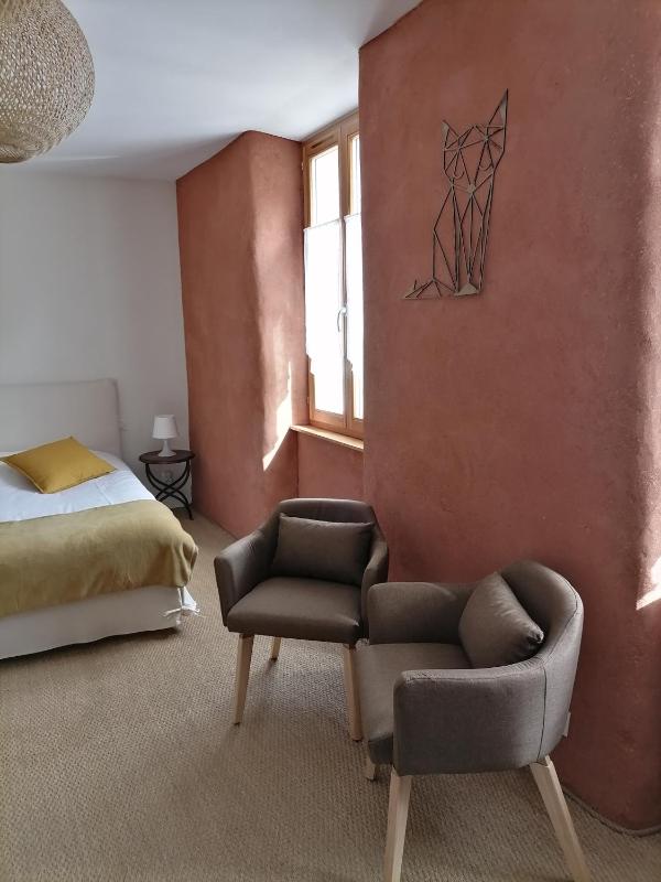 Family Room with Shower image 1