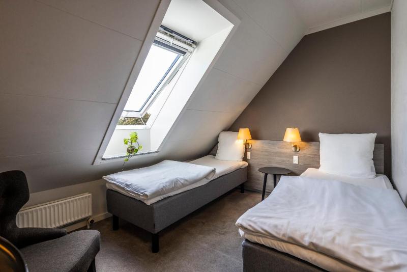 Small Double Room image 4