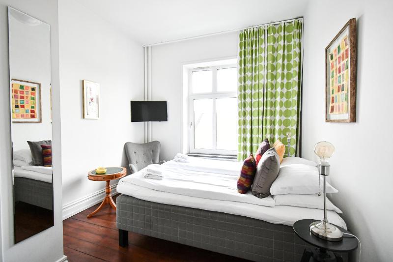 Standard Double Room image 4