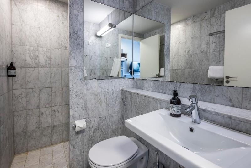 Standard Single Room image 3