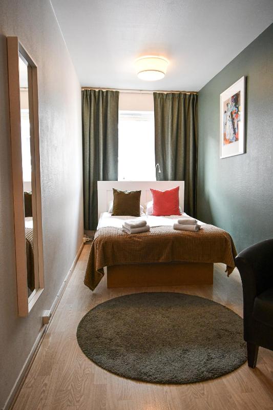 Small Double Room (140cm bed) image 1