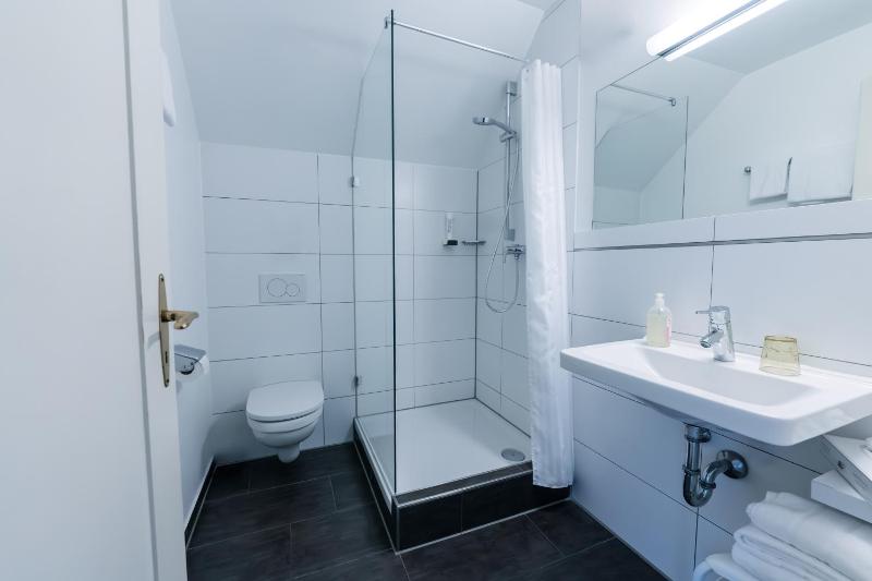 Double Room with Extra Bed image 2