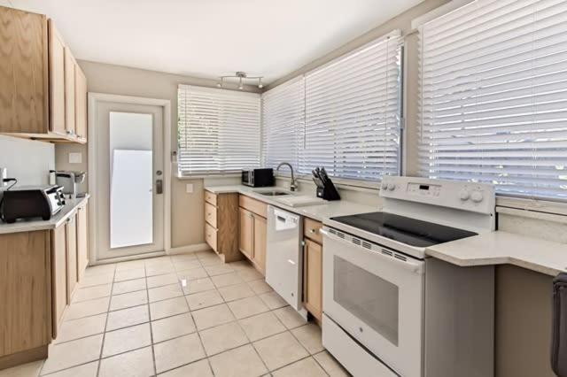 Wiltonplex Complex - image 10