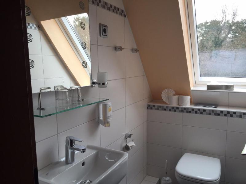 Basic Double Room without Shower image 2