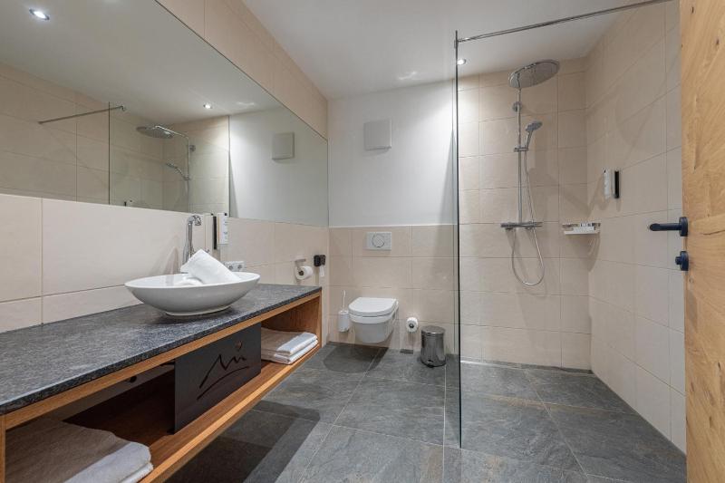 One-Bedroom Apartment image 4