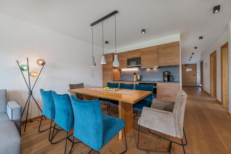 Superior Three-Bedroom Apartment with Mountain View image 4