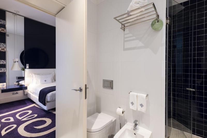 Deluxe Double or Twin Room image 3