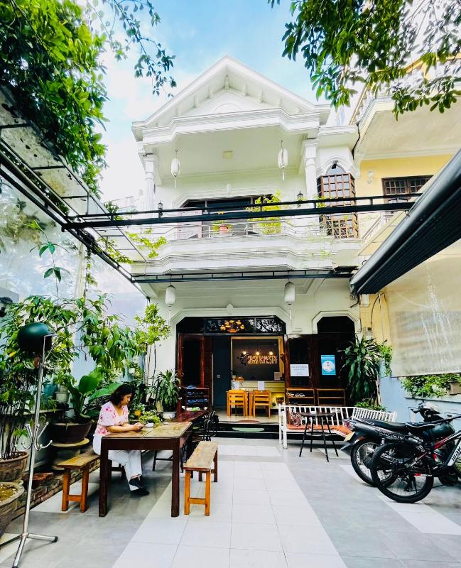 SHARK HOSTEL - image 1